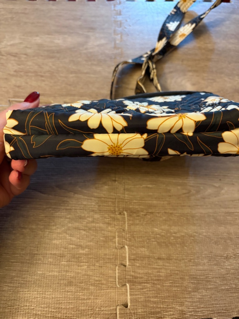 Lug Coupe XL Convertible Crossbody Bag Belt Loop Daisies Floral NWOT - Picture 5 of 5